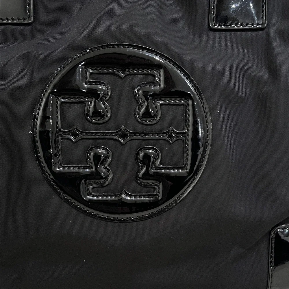 Tory Burch reposhing this